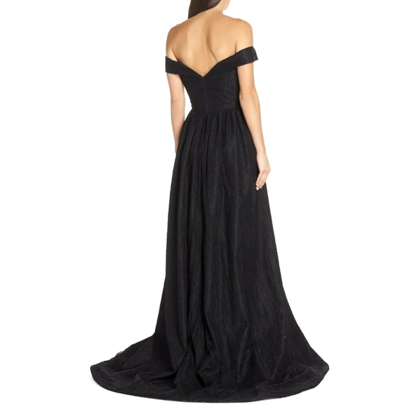 MAC DUGGAL Black Off Shoulder Lace Overlay Train Gown Womens Size 4 - Picture 7 of 11